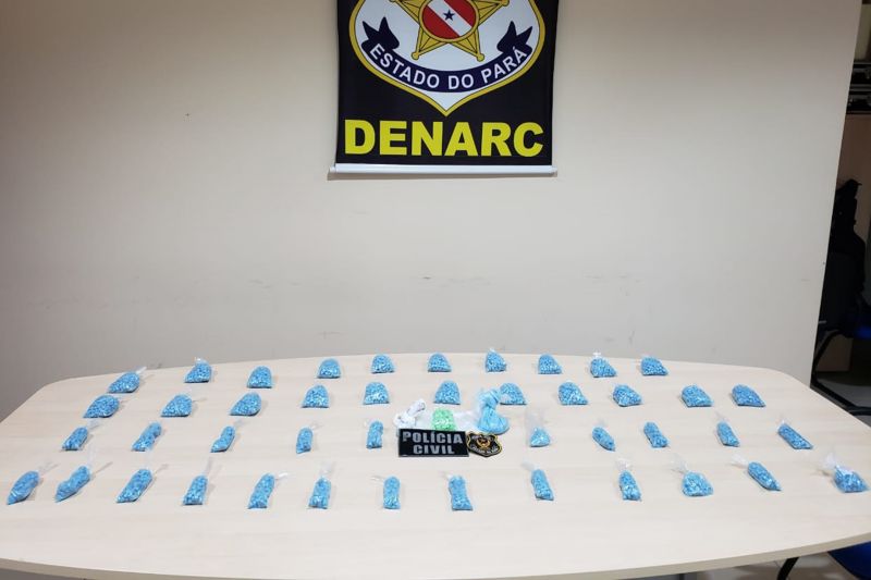 A Polícia Civil do Pará apresentou, nesta quinta-feira (13), cerca de 8 mil comprimidos da droga sintética MDMA (Metilenodioximetanfetamina), conhecida popularmente como "ecstasy".

FOTO: ASCOM / POLICIA CIVIL
DATA: 13.06.2019
BELÉM - PARÁ <div class='credito_fotos'>Foto: Ascom Polícia Civil   |   <a href='/midias/2019/originais/2685_ecstasyapreendidocopy.jpg' download><i class='fa-solid fa-download'></i> Download</a></div>