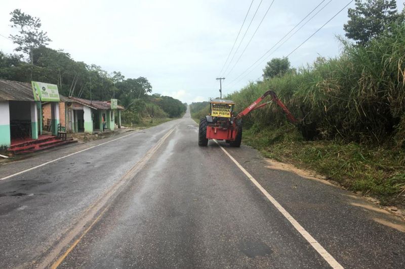 A Secretaria de Estado de Transportes (Setran) intensificou, desde o início deste mês, a manutenção da malha rodoviária estadual para o veraneio deste ano. As ações ocorrem em todas as regiões do Pará, que recebem grande fluxo de veranistas. <div class='credito_fotos'>Foto: ASCOM / SETRAN   |   <a href='/midias/2019/originais/2709_whatsappimage2019-06-14at13.21.59.jpg' download><i class='fa-solid fa-download'></i> Download</a></div>