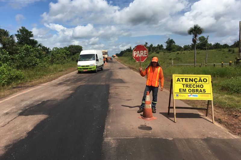 A Secretaria de Estado de Transportes (Setran) intensificou, desde o início deste mês, a manutenção da malha rodoviária estadual para o veraneio deste ano. As ações ocorrem em todas as regiões do Pará, que recebem grande fluxo de veranistas. <div class='credito_fotos'>Foto: ASCOM / SETRAN   |   <a href='/midias/2019/originais/2709_whatsappimage2019-06-14at13.25.37.jpg' download><i class='fa-solid fa-download'></i> Download</a></div>