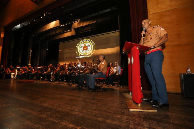 Governador Helder Barbalho participa de evento do Corpo de Bombeiros.

FOTO: Marcelo Seabra / Agência Pará
DATA: 17.06.2019
BELÉM - PARÁ <div class='credito_fotos'>Foto: Marcelo Seabra / Ag. Pará   |   <a href='/midias/2019/originais/2733_20190617205746__mg_7682.jpg' download><i class='fa-solid fa-download'></i> Download</a></div>