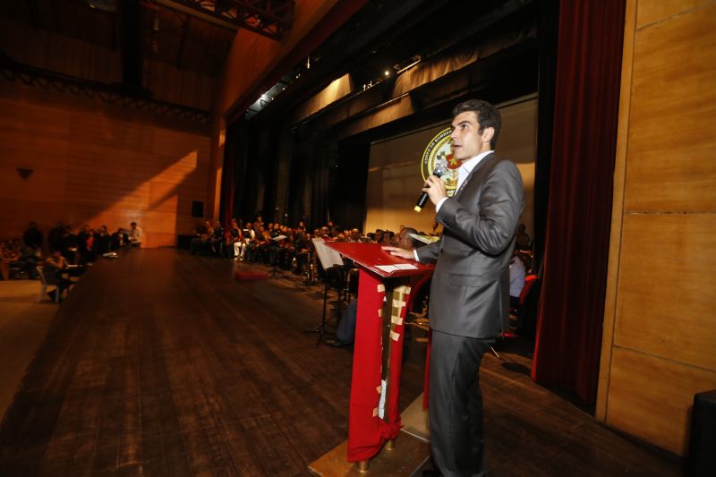 Governador Helder Barbalho participa de evento do Corpo de Bombeiros.

FOTO: Marcelo Seabra / Agência Pará
DATA: 17.06.2019
BELÉM - PARÁ <div class='credito_fotos'>Foto: Marcelo Seabra / Ag. Pará   |   <a href='/midias/2019/originais/2733_20190617210045__mg_7696.jpg' download><i class='fa-solid fa-download'></i> Download</a></div>