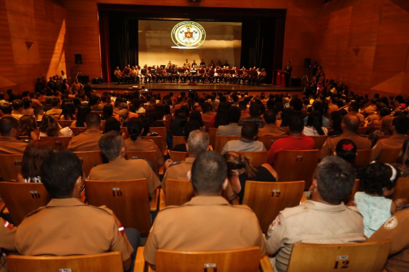 Governador Helder Barbalho participa de evento do Corpo de Bombeiros.

FOTO: Marcelo Seabra / Agência Pará
DATA: 17.06.2019
BELÉM - PARÁ <div class='credito_fotos'>Foto: Marcelo Seabra / Ag. Pará   |   <a href='/midias/2019/originais/2733_20190617210317__mg_7714.jpg' download><i class='fa-solid fa-download'></i> Download</a></div>