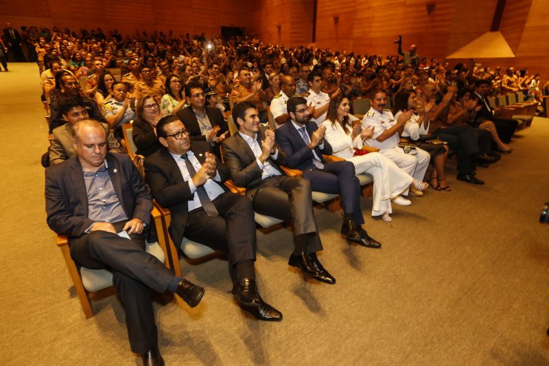 Governador Helder Barbalho participa de evento do Corpo de Bombeiros.

FOTO: Marcelo Seabra / Agência Pará
DATA: 17.06.2019
BELÉM - PARÁ <div class='credito_fotos'>Foto: Marcelo Seabra / Ag. Pará   |   <a href='/midias/2019/originais/2733_20190617213148__mg_7781.jpg' download><i class='fa-solid fa-download'></i> Download</a></div>