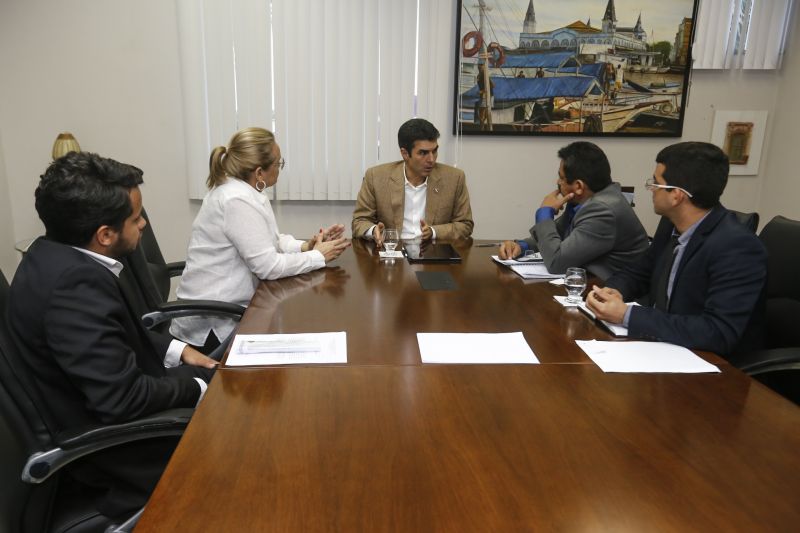 Governador em reunião com o Dep. Nilton Neves

FOTO: MARCELO SEABRA / AGÊNCIA PARÁ
DATA: 17.06.2019
BELÉM - PARÁ <div class='credito_fotos'>Foto: Marcelo Seabra / Ag. Pará   |   <a href='/midias/2019/originais/2736_20190612180502__mg_6785.jpg' download><i class='fa-solid fa-download'></i> Download</a></div>