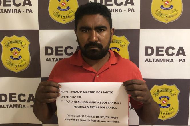 A Polícia Civil do Pará prendeu, nesta quarta-feira (6), quatro homens - três deles com mandado de prisão e um em flagrante - durante operação policial em Altamira, sudoeste paraense. A ação foi deflagrada por policiais civis da Delegacia de Conflitos Agrários (DECA) do Xingu, durante investigação de suposto crime por motivação agrária na região do rio Iriri.

FOTO: DIVULGAÇÃO / ASCOM POLICIA CIVIL
DATA: 07.02.19
ALTAMIRA - PARÁ <div class='credito_fotos'>Foto: Divulgação / Policia Civil - Pará   |   <a href='/midias/2019/originais/27392837-84e9-4bbb-8de0-8ef3e14a1765.jpg' download><i class='fa-solid fa-download'></i> Download</a></div>