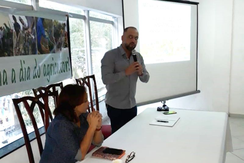 Políticas públicas voltadas ao agricultor familiar do Estado ganharam destaque em seminário realizado na tarde da segunda-feira (17), em Belém. A Empresa de Assistência Técnica e Extensão Rural do Estado do Pará (Emater) em parceria com a Secretaria de Estado de Assistência Social, Trabalho, Emprego e Renda (Seaster) discutiram, juntas temas variados sobre Ater e inclusão socioprodutiva na Amazônia. <div class='credito_fotos'>Foto: ASCOM / EMATER   |   <a href='/midias/2019/originais/2742_foto1.jpg' download><i class='fa-solid fa-download'></i> Download</a></div>