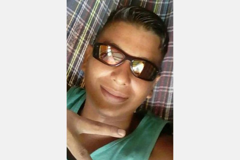 A Polícia Civil do Pará prendeu, nesta terça-feira (18), em Castanhal, Daniel Patrick Marques Carneiro, conhecido por "Baleado" ou "Done Marques". O acusado é apontado como um dos autores do crime de latrocínio que teve como vítima o sargento da PM Francisco Antônio Viana Pinheiro, ocorrido no dia 26 de dezembro de 2018. <div class='credito_fotos'>Foto: ASCOM / POLÍCIA CÍVIL   |   <a href='/midias/2019/originais/2747_danielpatrickmarques.jpg' download><i class='fa-solid fa-download'></i> Download</a></div>