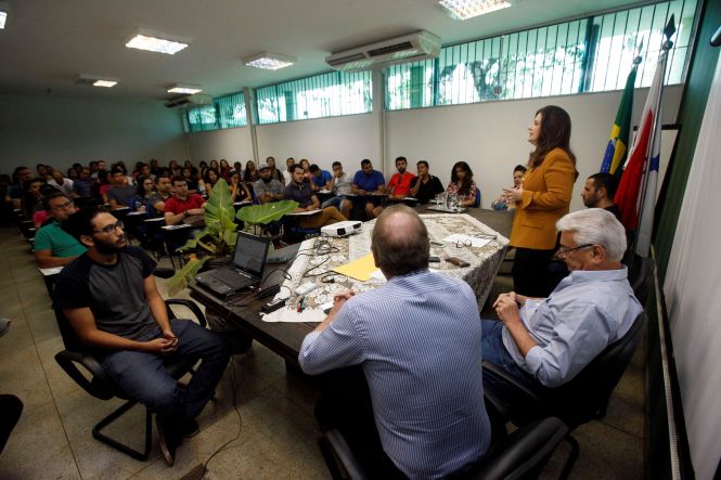 Responsáveis pelo abastecimento de água de mais de 70% dos habitantes da Região Metropolitana de Belém (RMB), os lagos Bolonha e Água Preta, situados dentro do Parque Estadual do Utinga (PEUt), são fonte de recursos hídricos de extrema relevância para a manutenção da qualidade de vida da população. A importância da preservação dessa biodiversidade foi tema de uma mesa redonda realizada pelo Instituto de Desenvolvimento Florestal e da Biodiversidade do Estado do Pará (Ideflor-Bio), na manhã do último dia 24, na sede do órgão.

FOTO: FERNANDO ARAUJO / AG. PA
DATA: 27.04.209
BELEM - PA <div class='credito_fotos'>Foto: Fernando Araújo/Ag. Pará   |   <a href='/midias/2019/originais/276280b5-7eb1-4299-8d11-c0d1f7a2d05e.jpg' download><i class='fa-solid fa-download'></i> Download</a></div>