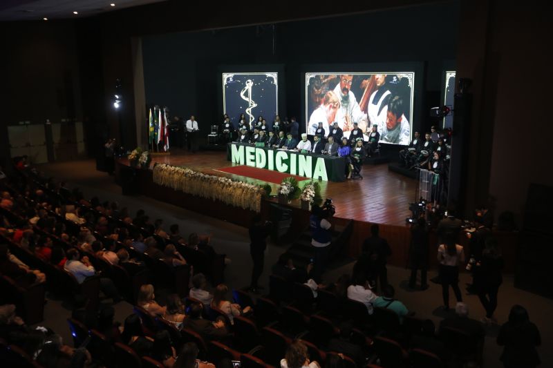 FORMATURA DE MEDICINA EM MARABÁ

FOTO: MARCELO SEABRA / AGÊNCIA PARÁ
DATA: 19.06.2019
MARABÁ - PARÁ <div class='credito_fotos'>Foto: Marcelo Seabra / Ag. Pará   |   <a href='/midias/2019/originais/2767_20190619212320__mg_8676.jpg' download><i class='fa-solid fa-download'></i> Download</a></div>