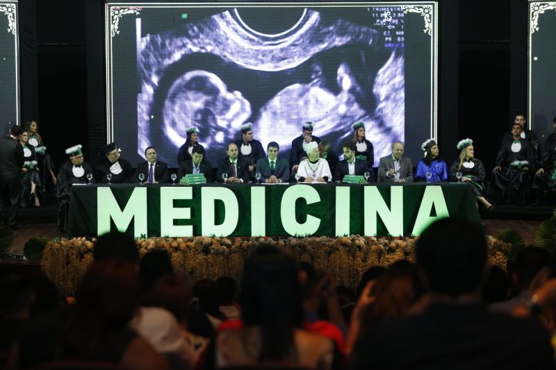 FORMATURA DE MEDICINA EM MARABÁ

FOTO: MARCELO SEABRA / AGÊNCIA PARÁ
DATA: 19.06.2019
MARABÁ - PARÁ <div class='credito_fotos'>Foto: Marcelo Seabra / Ag. Pará   |   <a href='/midias/2019/originais/2767_20190619212605__mg_8700.jpg' download><i class='fa-solid fa-download'></i> Download</a></div>