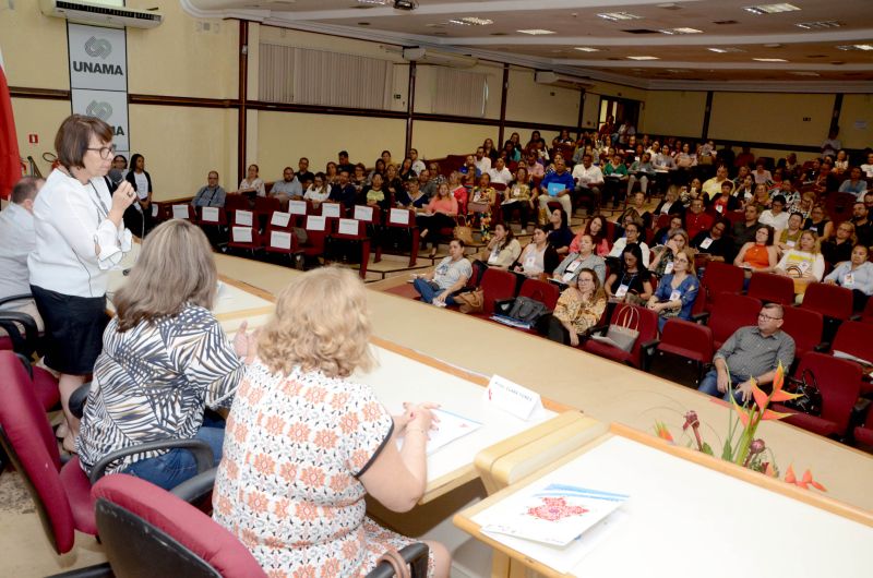 Mais de 200 educadores, entre eles gestores, diretores e técnicos de escolas das USES de Belém participaram na terça-feira (18) e quarta-feira (19), na capital paraense, da 4ª edição do I Encontro de Educação do Pará  <div class='credito_fotos'>Foto: ASCOM SEDUC   |   <a href='/midias/2019/originais/2768_20.jpg' download><i class='fa-solid fa-download'></i> Download</a></div>