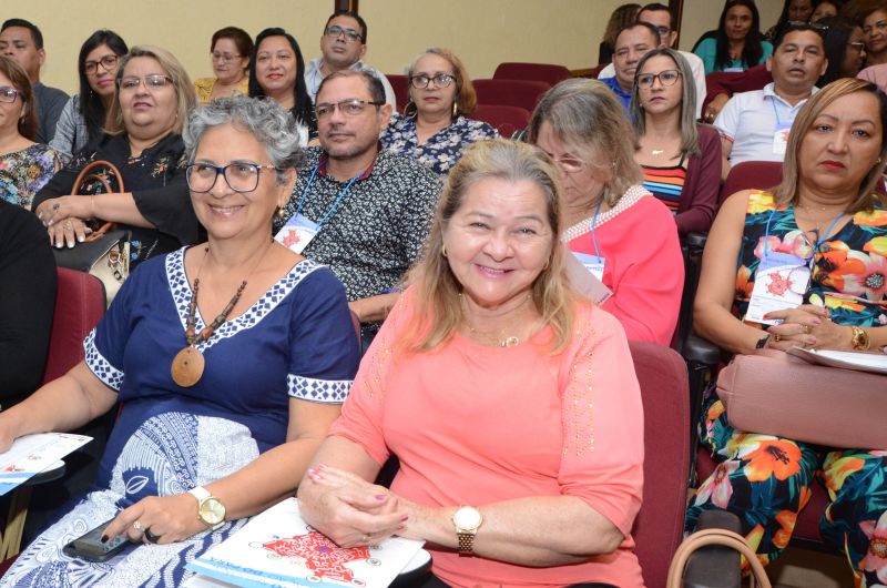 Mais de 200 educadores, entre eles gestores, diretores e técnicos de escolas das USES de Belém participaram na terça-feira (18) e quarta-feira (19), na capital paraense, da 4ª edição do I Encontro de Educação do Pará  <div class='credito_fotos'>Foto: ASCOM SEDUC   |   <a href='/midias/2019/originais/2768_25.jpg' download><i class='fa-solid fa-download'></i> Download</a></div>