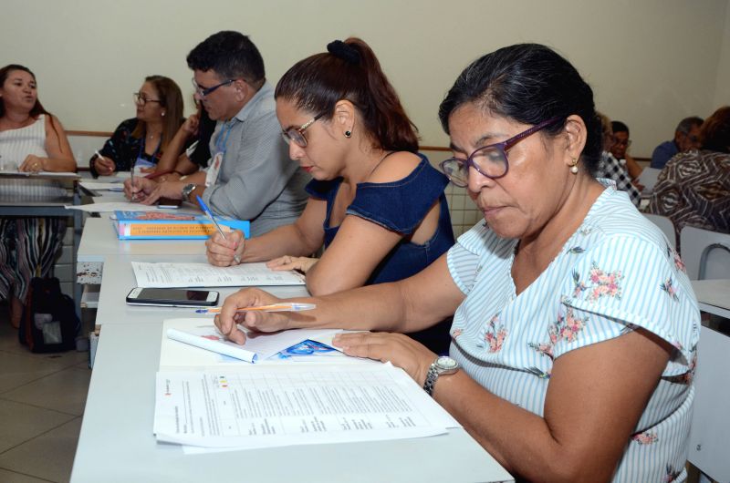 Mais de 200 educadores, entre eles gestores, diretores e técnicos de escolas das USES de Belém participaram na terça-feira (18) e quarta-feira (19), na capital paraense, da 4ª edição do I Encontro de Educação do Pará  <div class='credito_fotos'>Foto: ASCOM SEDUC   |   <a href='/midias/2019/originais/2768_fotoeliseudias7.jpg' download><i class='fa-solid fa-download'></i> Download</a></div>