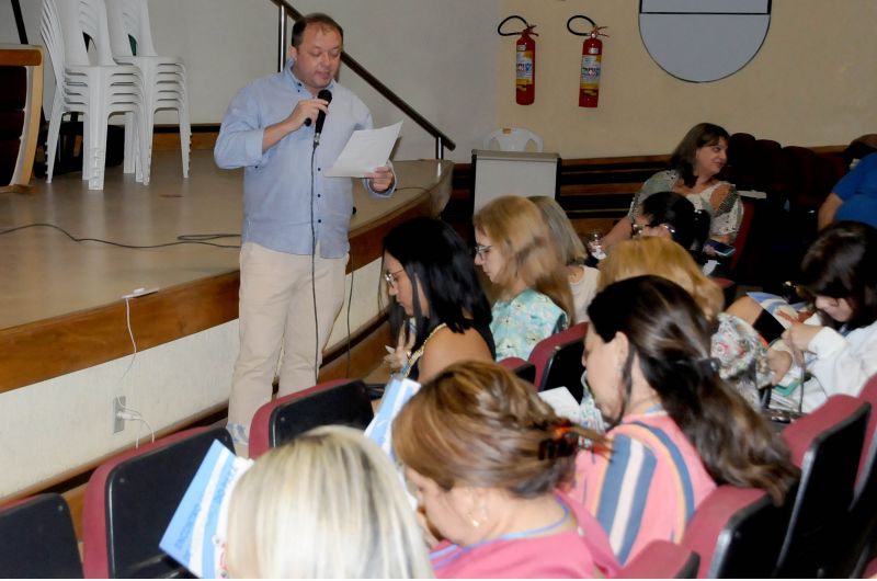 Mais de 200 educadores, entre eles gestores, diretores e técnicos de escolas das USES de Belém participaram na terça-feira (18) e quarta-feira (19), na capital paraense, da 4ª edição do I Encontro de Educação do Pará  <div class='credito_fotos'>Foto: ASCOM SEDUC   |   <a href='/midias/2019/originais/2768_rai14.jpg' download><i class='fa-solid fa-download'></i> Download</a></div>