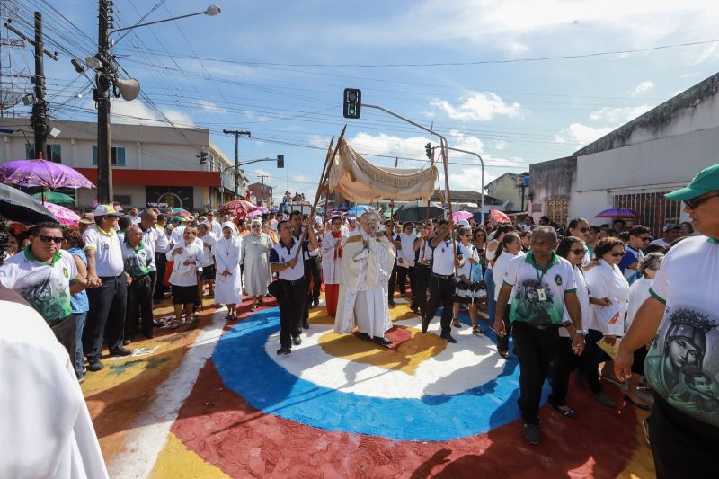 Tal e qual nos anos anteriores, o governador Helder Barbalho esteve em Capanema, no nordeste paraense, na manhã desta quinta, 20, para a tradicional celebração de Corpus Christi.

FOTO: MARCO SANTOS / AG. PARÁ
DATA: 20.06.2019
CAPANEMA - PARÁ <div class='credito_fotos'>Foto: Marco Santos / Ag. Pará   |   <a href='/midias/2019/originais/2769_-799480059667920307_img_05852.jpg' download><i class='fa-solid fa-download'></i> Download</a></div>