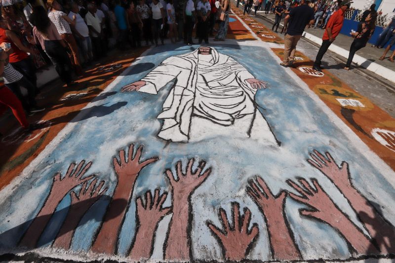 Tal e qual nos anos anteriores, o governador Helder Barbalho esteve em Capanema, no nordeste paraense, na manhã desta quinta, 20, para a tradicional celebração de Corpus Christi.

FOTO: MARCO SANTOS / AG. PARÁ
DATA: 20.06.2019
CAPANEMA - PARÁ <div class='credito_fotos'>Foto: Marco Santos / Ag. Pará   |   <a href='/midias/2019/originais/2769_6664217249622827281_img_05742.jpg' download><i class='fa-solid fa-download'></i> Download</a></div>