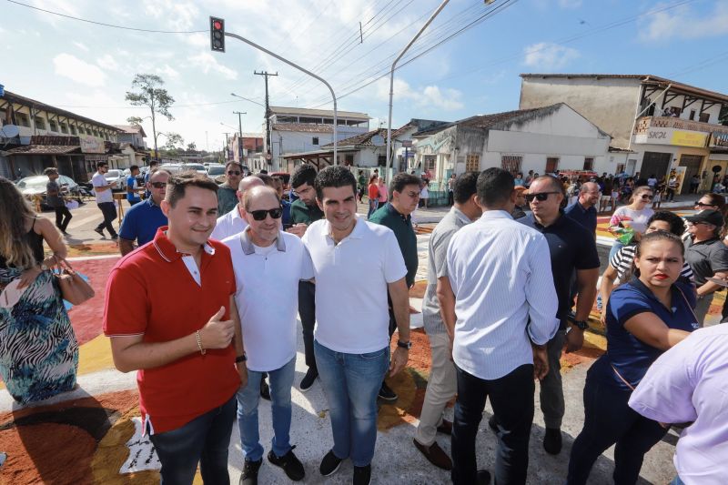 Tal e qual nos anos anteriores, o governador Helder Barbalho esteve em Capanema, no nordeste paraense, na manhã desta quinta, 20, para a tradicional celebração de Corpus Christi.

FOTO: MARCO SANTOS / AG. PARÁ
DATA: 20.06.2019
CAPANEMA - PARÁ <div class='credito_fotos'>Foto: Marco Santos / Ag. Pará   |   <a href='/midias/2019/originais/2769_8792093980650026398_img_04902.jpg' download><i class='fa-solid fa-download'></i> Download</a></div>