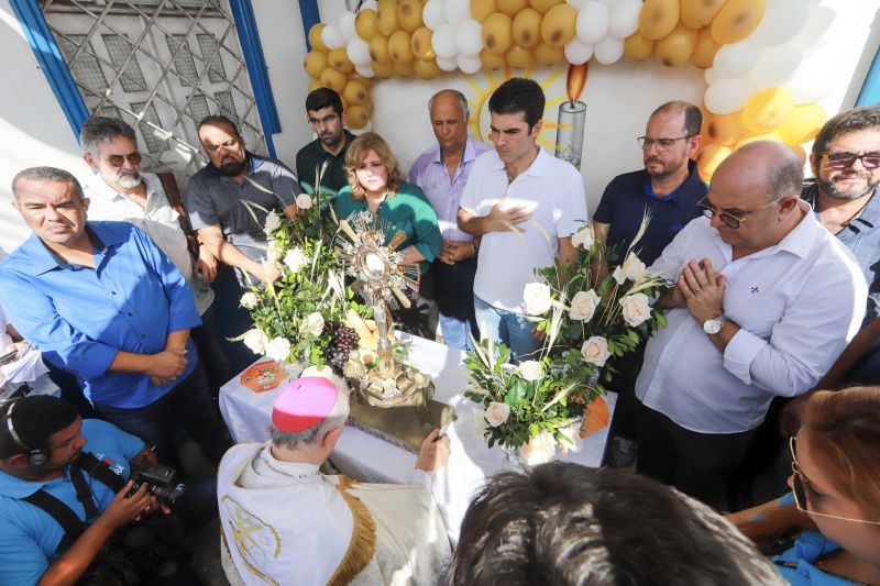 Tal e qual nos anos anteriores, o governador Helder Barbalho esteve em Capanema, no nordeste paraense, na manhã desta quinta, 20, para a tradicional celebração de Corpus Christi.

FOTO: MARCO SANTOS / AG. PARÁ
DATA: 20.06.2019
CAPANEMA - PARÁ <div class='credito_fotos'>Foto: Marco Santos / Ag. Pará   |   <a href='/midias/2019/originais/2769_9189025181247130933_img_06372.jpg' download><i class='fa-solid fa-download'></i> Download</a></div>