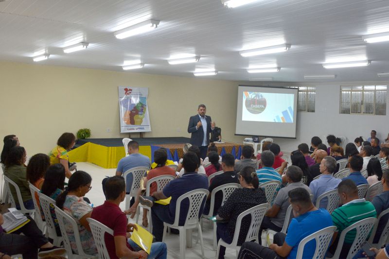  Ampliar a qualificação do atendimento socioeducativo em meio aberto é uma das metas do Governo do Pará nos 144 municípios do Estado.

FOTO: Alberto Passos/ ASCOM FASEPA
DATA: 27.06.2019
MARABÁ - PARÁ <div class='credito_fotos'>Foto: Ascom Fasepa   |   <a href='/midias/2019/originais/2809_encontroregionaldecarajas-fotoalbertopassos-ascomfasepa_05.jpg' download><i class='fa-solid fa-download'></i> Download</a></div>