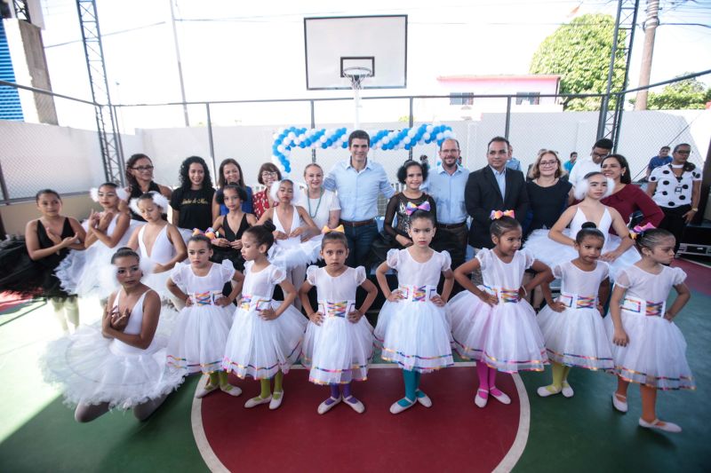 A comunidade do Conjunto Maguari, em Belém, recebeu na manhã desta quinta-feira (27), a Escola Estadual de Ensino Fundamental e Médio (EEEFM) “Ruth dos Santos Almeida” totalmente reformada e ampliada. 

FOTO: MAYCON NUNES / AGÊNCIA PARÁ
DATA: 27.06.2019
BELÉM - PARÁ <div class='credito_fotos'>Foto: Maycon Nunes / Ag. Pará   |   <a href='/midias/2019/originais/2811__j1o0195.jpg' download><i class='fa-solid fa-download'></i> Download</a></div>