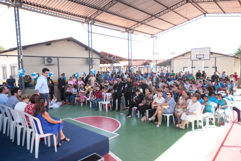 A comunidade do Conjunto Maguari, em Belém, recebeu na manhã desta quinta-feira (27), a Escola Estadual de Ensino Fundamental e Médio (EEEFM) “Ruth dos Santos Almeida” totalmente reformada e ampliada. 

FOTO: MAYCON NUNES / AGÊNCIA PARÁ
DATA: 27.06.2019
BELÉM - PARÁ <div class='credito_fotos'>Foto: Maycon Nunes / Ag. Pará   |   <a href='/midias/2019/originais/2811__j1o0521.jpg' download><i class='fa-solid fa-download'></i> Download</a></div>