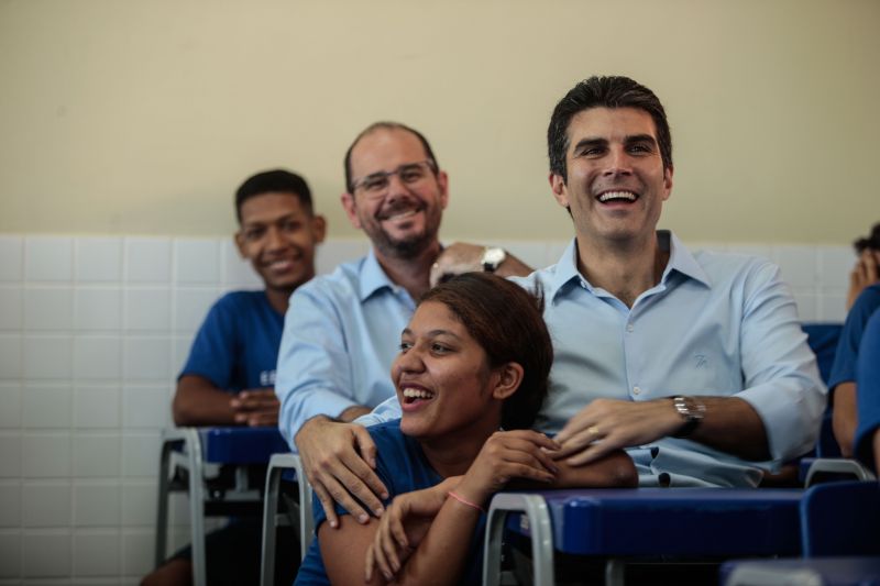 A comunidade do Conjunto Maguari, em Belém, recebeu na manhã desta quinta-feira (27), a Escola Estadual de Ensino Fundamental e Médio (EEEFM) “Ruth dos Santos Almeida” totalmente reformada e ampliada. 

FOTO: MAYCON NUNES / AGÊNCIA PARÁ
DATA: 27.06.2019
BELÉM - PARÁ <div class='credito_fotos'>Foto: Maycon Nunes / Ag. Pará   |   <a href='/midias/2019/originais/2811__j1o0801.jpg' download><i class='fa-solid fa-download'></i> Download</a></div>