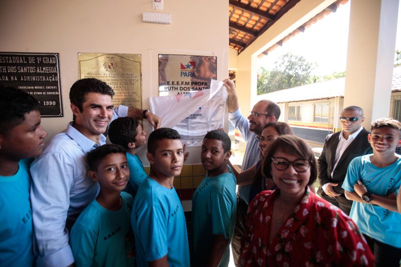 A comunidade do Conjunto Maguari, em Belém, recebeu na manhã desta quinta-feira (27), a Escola Estadual de Ensino Fundamental e Médio (EEEFM) “Ruth dos Santos Almeida” totalmente reformada e ampliada. 

FOTO: MAYCON NUNES / AGÊNCIA PARÁ
DATA: 27.06.2019
BELÉM - PARÁ <div class='credito_fotos'>Foto: Maycon Nunes / Ag. Pará   |   <a href='/midias/2019/originais/2811__j1o9977.jpg' download><i class='fa-solid fa-download'></i> Download</a></div>