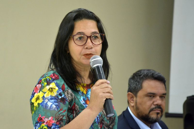 Diversos operadores que compõem a rede intersetorial da política socioeducativa da Região Carajás participaram, nesta quinta-feira (27), do último dia do Encontro Regional da Socioeducação no município de Marabá. A agenda busca alinhar, conceitualmente, as ações desenvolvidas por esses atores junto aos adolescentes e jovens em cumprimento de medida socioeducativa em meio aberto.
Na foto Waldirene Souza secretária adjunta de assistência social de Abel Figueiredo. <div class='credito_fotos'>Foto: Alberto Passos / Ascom Fasepa   |   <a href='/midias/2019/originais/2815_waldirenesouzasecretariaadjuntadeassistenciasocialdeabelfigueiredo-fotoalbertopassos_ascomfasepa.jpg' download><i class='fa-solid fa-download'></i> Download</a></div>