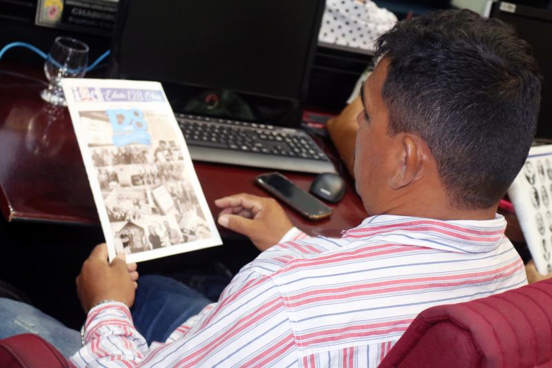 O Diário Oficial do Estado ganhou sessão solene, na manhã desta quinta-feira (27), no plenário da Assembleia Legislativa do Pará (Alepa), em homenagem aos 128 anos de fundação. A solenidade teve início por volta das 10h e contou com a presença de servidores da autarquia, representantes de entidades, além de autoridades locais e de outros estados. <div class='credito_fotos'>Foto: Divulgação   |   <a href='/midias/2019/originais/2816_img_2478.jpg' download><i class='fa-solid fa-download'></i> Download</a></div>