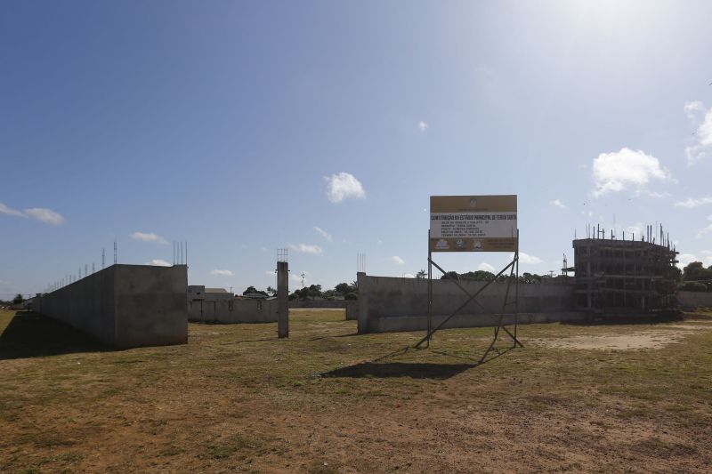 Mais de 18 mil moradores do município de Terra Santa, na região do Baixo Amazonas, no oeste do Pará, contam agora com o primeiro Terminal Hidroviário de Cargas e Passageiros da cidade, obra realizada pelo governo do Estado, por meio da Companhia de Portos e Hidrovias do Pará (CPH). 

FOTO: MARCELO SEABRA / AGÊNCIA PARÁ
DATA: 28.06.2019
TERRA SANTA - PARÁ <div class='credito_fotos'>Foto: Marcelo Seabra / Ag. Pará   |   <a href='/midias/2019/originais/2822_visitaestadio2.jpg' download><i class='fa-solid fa-download'></i> Download</a></div>