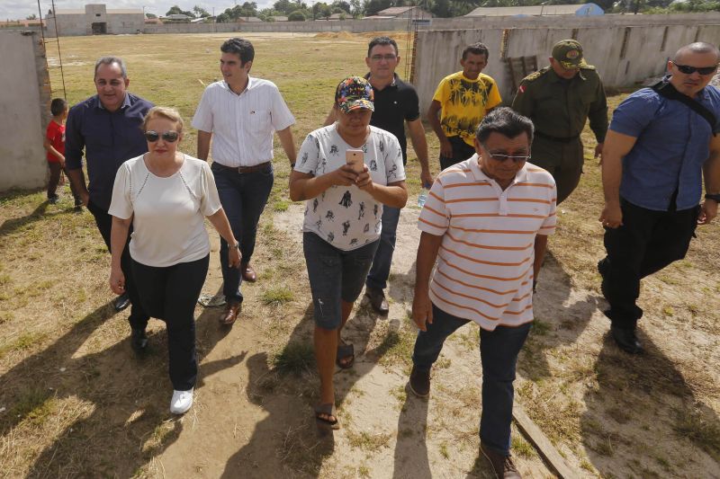 Mais de 18 mil moradores do município de Terra Santa, na região do Baixo Amazonas, no oeste do Pará, contam agora com o primeiro Terminal Hidroviário de Cargas e Passageiros da cidade, obra realizada pelo governo do Estado, por meio da Companhia de Portos e Hidrovias do Pará (CPH). 

FOTO: MARCELO SEABRA / AGÊNCIA PARÁ
DATA: 28.06.2019
TERRA SANTA - PARÁ <div class='credito_fotos'>Foto: Marcelo Seabra / Ag. Pará   |   <a href='/midias/2019/originais/2822_visitaestadio3.jpg' download><i class='fa-solid fa-download'></i> Download</a></div>