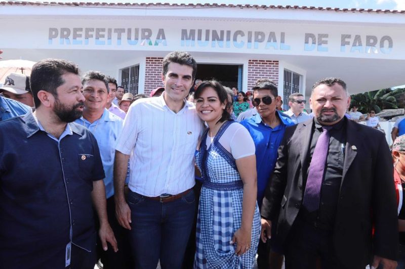 om recepção calorosa e muito animada da população, o governador Helder Barbalho visitou Faro, na região do baixo Amazonas, nesta sexta feira (28). 

FOTO: MARCO SANTOS / AGÊNCIA PARÁ
DATA: 28.06.2019
FARO - PARÁ <div class='credito_fotos'>Foto: Marco Santos / Ag. Pará   |   <a href='/midias/2019/originais/2823_whatsappimage2019-06-28at19.42.32.jpg' download><i class='fa-solid fa-download'></i> Download</a></div>