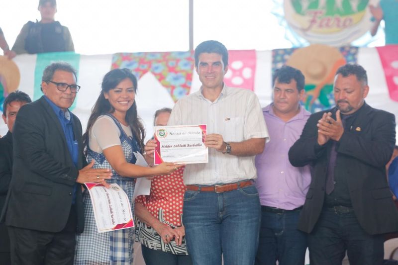 om recepção calorosa e muito animada da população, o governador Helder Barbalho visitou Faro, na região do baixo Amazonas, nesta sexta feira (28). 

FOTO: MARCO SANTOS / AGÊNCIA PARÁ
DATA: 28.06.2019
FARO - PARÁ <div class='credito_fotos'>Foto: Marco Santos / Ag. Pará   |   <a href='/midias/2019/originais/2823_whatsappimage2019-06-28at19.43.14.jpg' download><i class='fa-solid fa-download'></i> Download</a></div>