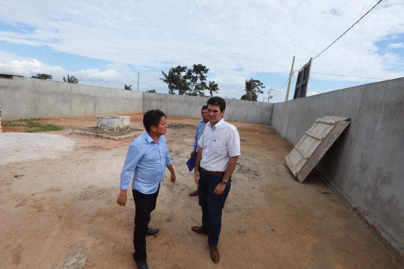 om recepção calorosa e muito animada da população, o governador Helder Barbalho visitou Faro, na região do baixo Amazonas, nesta sexta feira (28). 

FOTO: MARCO SANTOS / AGÊNCIA PARÁ
DATA: 28.06.2019
FARO - PARÁ <div class='credito_fotos'>Foto: Marco Santos / Ag. Pará   |   <a href='/midias/2019/originais/2823_whatsappimage2019-06-28at19.43.31.jpg' download><i class='fa-solid fa-download'></i> Download</a></div>