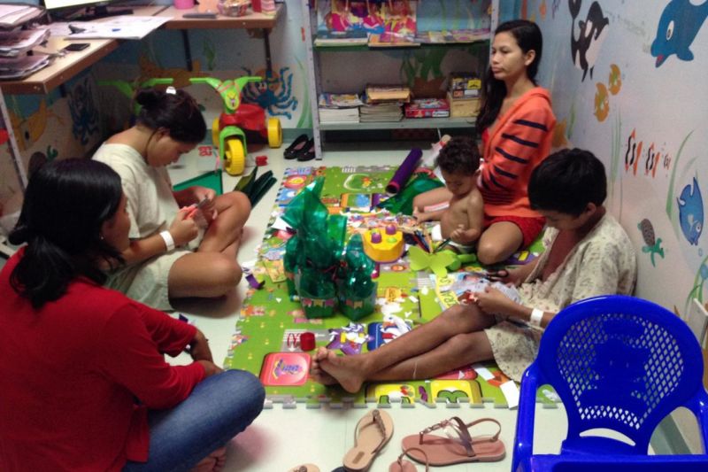 Durante o mês de junho, os pequenos usuários internados na ala Pediátrica das Clínicas do Hospital Regional Público do Marajó (HRPM), em Breves, sudoeste do arquipélago Marajoara, tiveram suas rotinas alteradas com realização de dinâmicas recreativas alusivas ao período junino na Brinquedoteca do hospital.

FOTO: ASCOM HRPM
DATA: 29.06.2019
BREVES - PARÁ <div class='credito_fotos'>Foto: Ascom / HRPM   |   <a href='/midias/2019/originais/2826_whatsappimage2019-06-13at16.23.19.jpg' download><i class='fa-solid fa-download'></i> Download</a></div>