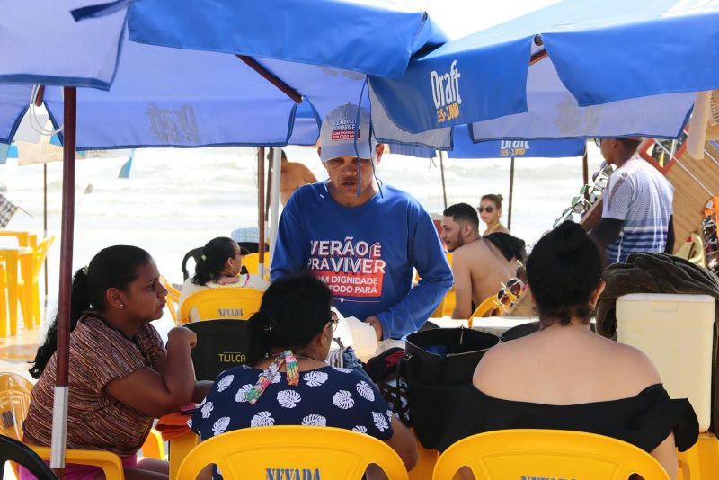 As atividades do Centro de Comando e Controle instalado na praia do Atalaia, no município de Salinópolis, nordeste paraense, já estão funcionando para garantir a segurança dos banhistas e visitantes neste verão. Do local, é feito o acompanhamento das operações de segurança que serão executadas no balneário durante todo o período de veraneio. O posto reúne representantes das forças de segurança como as polícias militar e civil, agentes do Departamento de Trânsito do Estado (Detran), militares do Corpo de Bombeiros e agências municipais. <div class='credito_fotos'>Foto: Ricardo Amanajás / Ag. Pará   |   <a href='/midias/2019/originais/2856__asm8805.jpg' download><i class='fa-solid fa-download'></i> Download</a></div>