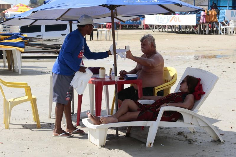 As atividades do Centro de Comando e Controle instalado na praia do Atalaia, no município de Salinópolis, nordeste paraense, já estão funcionando para garantir a segurança dos banhistas e visitantes neste verão. Do local, é feito o acompanhamento das operações de segurança que serão executadas no balneário durante todo o período de veraneio. O posto reúne representantes das forças de segurança como as polícias militar e civil, agentes do Departamento de Trânsito do Estado (Detran), militares do Corpo de Bombeiros e agências municipais. <div class='credito_fotos'>Foto: Ricardo Amanajás / Ag. Pará   |   <a href='/midias/2019/originais/2856__asm8846.jpg' download><i class='fa-solid fa-download'></i> Download</a></div>