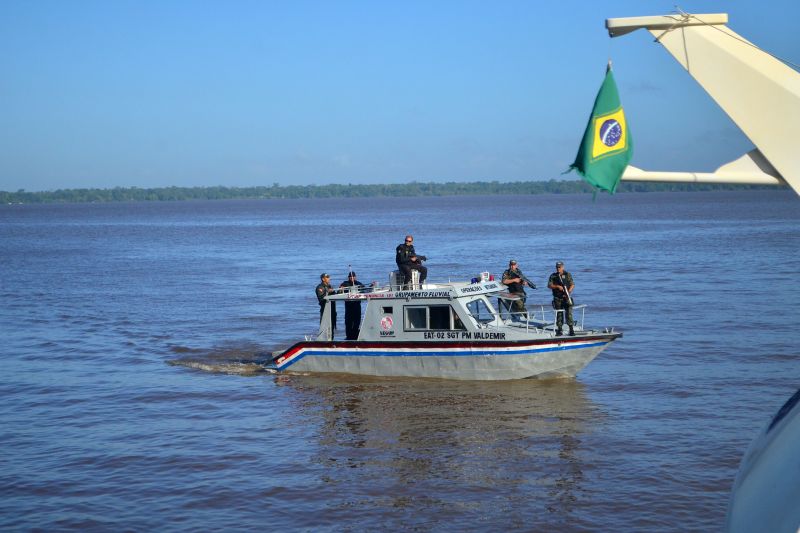 A ilha do Marajó, assim como outras cidades litorâneas, costuma receber um fluxo de visitantes muito grande para aproveitar o verão amazônico, durante o mês de julho. Soure e Salvaterra, por exemplo, devem ser os destinos mais procurados. De acordo com dados da Companhia de Portos e Hidrovias do Pará, aproximadamente 140 mil usuários devem passar pelo terminal hidroviário no mês das férias escolares, o que indica uma movimentação de, em média, 5 mil passageiros por dia e 35 mil por semana. <div class='credito_fotos'>Foto: Elielson Modesto / Ascom Segup   |   <a href='/midias/2019/originais/2859_dsc_0020.jpg' download><i class='fa-solid fa-download'></i> Download</a></div>