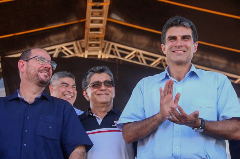 Governador assina ordem de serviço para pavimentação asfáltica em Jacareacanga.

FOTO: BRUNO CECIM / AGÊNCIA PARÁ
DATA: 09.07.2019
JACAREACANGA - PARÁ
 <div class='credito_fotos'>Foto: Bruno Cecim / Ag.Pará   |   <a href='/midias/2019/originais/2875_20190709155919_img_1051-1440x960.jpg' download><i class='fa-solid fa-download'></i> Download</a></div>