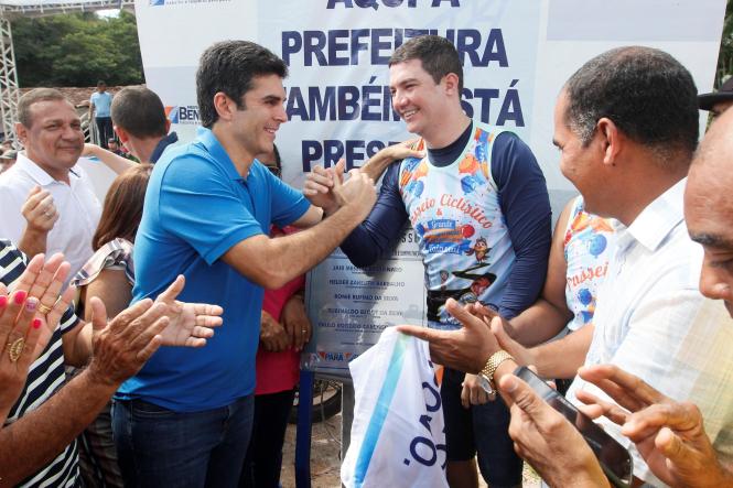 Governador participa da entrega de obra na comunidade de Taiassuí em Benevides.

FOTO: MARCELO SEABRA / AGÊNCIA PARÁ
DATA: 23.02.2019
BENEVIDES - PARÁ <div class='credito_fotos'>Foto: Marcelo Seabra / Ag. Pará   |   <a href='/midias/2019/originais/2c1fbf33-9006-426e-a33d-a4624af417f5.jpg' download><i class='fa-solid fa-download'></i> Download</a></div>