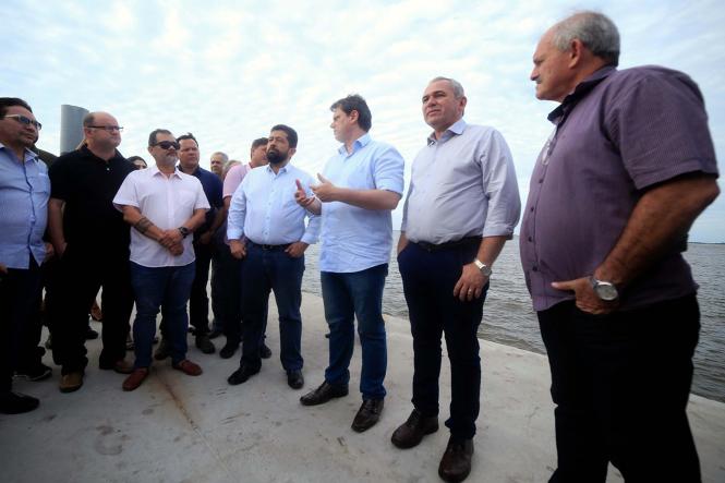 Em visita a Santarém, no oeste do Pará, na sexta-feira (1º), o Ministro da Infraestrutra, Tarcísio Gomes, anunciou que a BR-163, do KM 51 até o Distrito de Miritituba em Itaituba, e os 58 quilômetros de extensão que levam até Santarém, excluindo o trecho da BR-230, será asfaltada. A conclusão da obra deve acontecer até o final deste ano.

FOTO: NAYAN GOMES
DATA: 31.01.2019
SANTARÉM - PARÁ <div class='credito_fotos'>Foto: Divulgação   |   <a href='/midias/2019/originais/2e5758f5-2a5e-49ad-8ac9-f96e98b85795.jpg' download><i class='fa-solid fa-download'></i> Download</a></div>