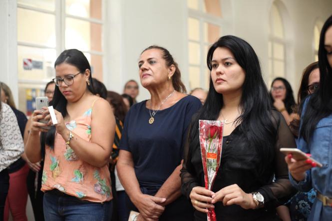 Belém Pará. Local, Sejudh. A Secretaria de Estado de Justiça e Direitos Humanos (Sejudh) realizou ação de cidadania, com a emissão das carteiras de identidade e trabalho para população feminina, na manhã de hoje (8), em alusão ao Dia Internacional da Mulher. Paralelamente, promoveu tratamento estético e apresentações culturais com artistas locais para os públicos interno e externo. 

Foto: Wagner Almeida/ Sejudh 
DATA: 08.03.2019
BELÉM - PARÁ <div class='credito_fotos'>Foto: Wagner Almeida/ Ascom Sejudh   |   <a href='/midias/2019/originais/33e6ce80-475d-4a58-a2c3-283f00a127cc.jpg' download><i class='fa-solid fa-download'></i> Download</a></div>