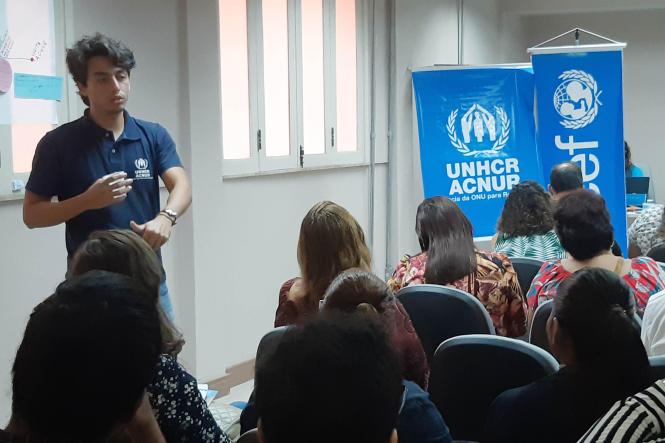 A manhã desta sexta-feira (22) foi marcada pela participação de técnicos da Secretaria de Estado de Assistência Social, Trabalho, Emprego e Renda (Seaster) na capacitação promovida pelo Unicef em parceria com a Alto Comissariado das Nações Unidas para os Refugiados (ACNUR) no escritório da ONU, em Belém. A capacitação teve como objetivo nivelar e aprimorar o atendimento aos migrantes venezuelanos da etnia Warao na capital e fortalecer o trabalho realizado entre os órgãos estaduais, municipais e organização civil com os refugiados.

FOTO: ASCOM / SEASTER
DATA: 22.02.2019
BELÉM - PA <div class='credito_fotos'>Foto: ASCOM / SEASTER    |   <a href='/midias/2019/originais/3757263c-b5b8-4c39-ae2e-e419da8c8b0d.jpg' download><i class='fa-solid fa-download'></i> Download</a></div>