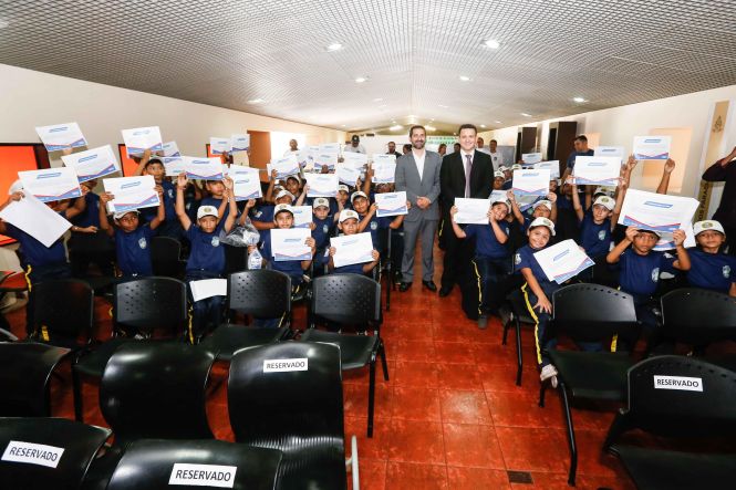 O Governo do Estado, por meio da Secretaria de Segurança Pública e Defesa Social (Segup), juntamente com o Centro Integrado de Operações, lançou o Projeto Amigo do Ciop, nesta sexta-feira (26), no Espaço São José Liberto, na Cidade Velha, em Belém.
FOTO: WAGNER SANTANA / AGÊNCIA PARÁ
DATA: 29.04.2019
BELÉM - PARÁ <div class='credito_fotos'>Foto: Wagner Santana / Ag. Pará | <a href='/midias/2019/originais/3a7d8295-2ad5-473a-a2c8-40b9b24be72e.jpg' download><i class='fa-solid fa-download'></i> Download</a></div>