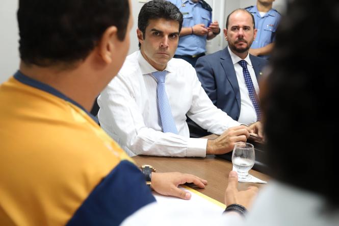 Representantes da Liga dos Blocos de Pré-Carnaval da Cidade Velha de Belém se reuniram, na noite desta terça-feira (5), com o governador do Estado, Helder Barbalho, e o vice-governador, Lúcio Vale. Eles foram recebidos no Palácio do Governo para discutir o andamento do evento, que começou há dois finais de semana e deve prosseguir por mais três.

FOTO: MARCO SANTOS/AG. PARÁ
DATA: 05.02.2019
BELÉM - PARÁ <div class='credito_fotos'>Foto: Marco Santos / Ag. Pará   |   <a href='/midias/2019/originais/3dba99a0-59f0-44ec-8d20-5d133569673d.jpg' download><i class='fa-solid fa-download'></i> Download</a></div>