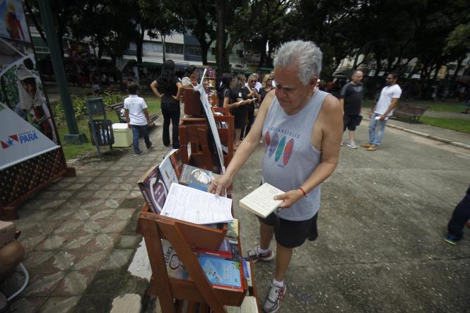 A Superintendência do Sistema Penitenciário do Estado do Pará (Susipe), por meio da Diretoria de Reinserção Social (DRS), lançou na manhã deste domingo (10), na Praça da República, em Belém, o Projeto Reinsere – Leitura nas Unidades Prisionais, promovendo uma grande campanha de arrecadação de livros literários e didáticos. 

FOTO : AKIRA ONUMA / SUSIPE
DATA : 10.03.2019
BELÉM - PARÁ <div class='credito_fotos'>Foto: Akira Onuma / Ascom Susipe   |   <a href='/midias/2019/originais/3e30a9bc-dd46-494b-8952-90c9012692f0.jpg' download><i class='fa-solid fa-download'></i> Download</a></div>