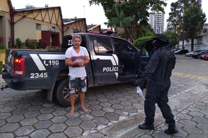 A Polícia Civil do Pará participa, nesta terça-feira (28), da operação Cronos II, ação policial deflagrada em 21 estados e no Distrito Federal para cumprir mandados judiciais de prisão de envolvidos em homicídios.

FOTO: ASCOM / POLICIA CIVIL
DATA: 29.05.2019
BELÉM - PARÁ <div class='credito_fotos'>Foto: Ascom / Policia Civil   |   <a href='/midias/2019/originais/436b627a-8ca5-447d-b0a2-1895d0ccc62e.jpg' download><i class='fa-solid fa-download'></i> Download</a></div>