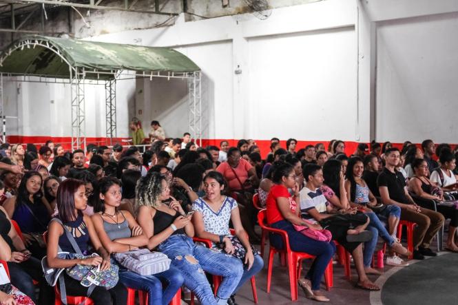 No último sábado de manhã, 19, ocorreu a "Aula Inaugural" do Movimento de Educação Popular (MEP) com o tema "Os desafios da Educação Popular no Bairro do Jurunas: Educação, Violência, Resistência e Emancipação Humana"na sede do São Domingos Esporte Club que funciona como ponto de apoio do cursinho pré-vestibular montado em escolas públicas no Jurunas e tem como objetivo de oferecer para a comunidade do bairro e adjacentes a possibilidade de se preparem para as provas do Exame Nacional do Ensino Médio (Enem) e, dessa maneira, proporcinar aos alunos um caminho para alcançarem a desejada vaga no ensino superior público.

FOTO: ASCOM / UEPA
DATA: 20.02.2019
BELÉM - PA <div class='credito_fotos'>Foto: ASCOM / UEPA   |   <a href='/midias/2019/originais/44e2dfe1-eb5d-4fbb-bb0a-7d96a7985772.jpg' download><i class='fa-solid fa-download'></i> Download</a></div>