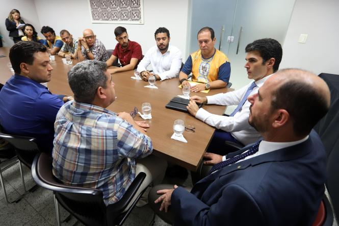 Representantes da Liga dos Blocos de Pré-Carnaval da Cidade Velha de Belém se reuniram, na noite desta terça-feira (5), com o governador do Estado, Helder Barbalho, e o vice-governador, Lúcio Vale. Eles foram recebidos no Palácio do Governo para discutir o andamento do evento, que começou há dois finais de semana e deve prosseguir por mais três.

FOTO: MARCO SANTOS/AG. PARÁ
DATA: 05.02.2019
BELÉM - PARÁ <div class='credito_fotos'>Foto: Marco Santos / Ag. Pará   |   <a href='/midias/2019/originais/4a38b7f6-c0f7-4790-9363-69c954ded8c2.jpg' download><i class='fa-solid fa-download'></i> Download</a></div>