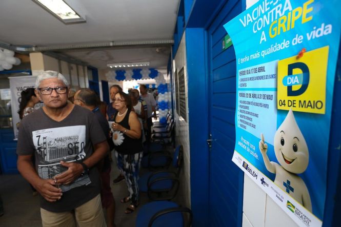 O governador Helder Barbalho e o secretário de Estado de Saúde, Alberto Beltrame, participaram do Dia D de Mobilização da Campanha de Vacinação contra a Gripe, que acontece neste sábado (4), até às 17h, em todas as unidades de saúde dos 144 municípios do Pará.

FOTO: WAGNER SANTANA / AG. PARÁ
DATA: 04.05.2019
BELÉM - PARÁ <div class='credito_fotos'>Foto: Wagner Santana / Ag. Pará   |   <a href='/midias/2019/originais/4a69617a-2006-41c4-889e-23801e00b371.jpg' download><i class='fa-solid fa-download'></i> Download</a></div>